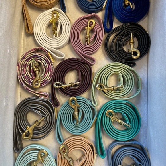 Hound Collection Velvet Dog Leash Gold Bar Logo - Picture 6 of 6